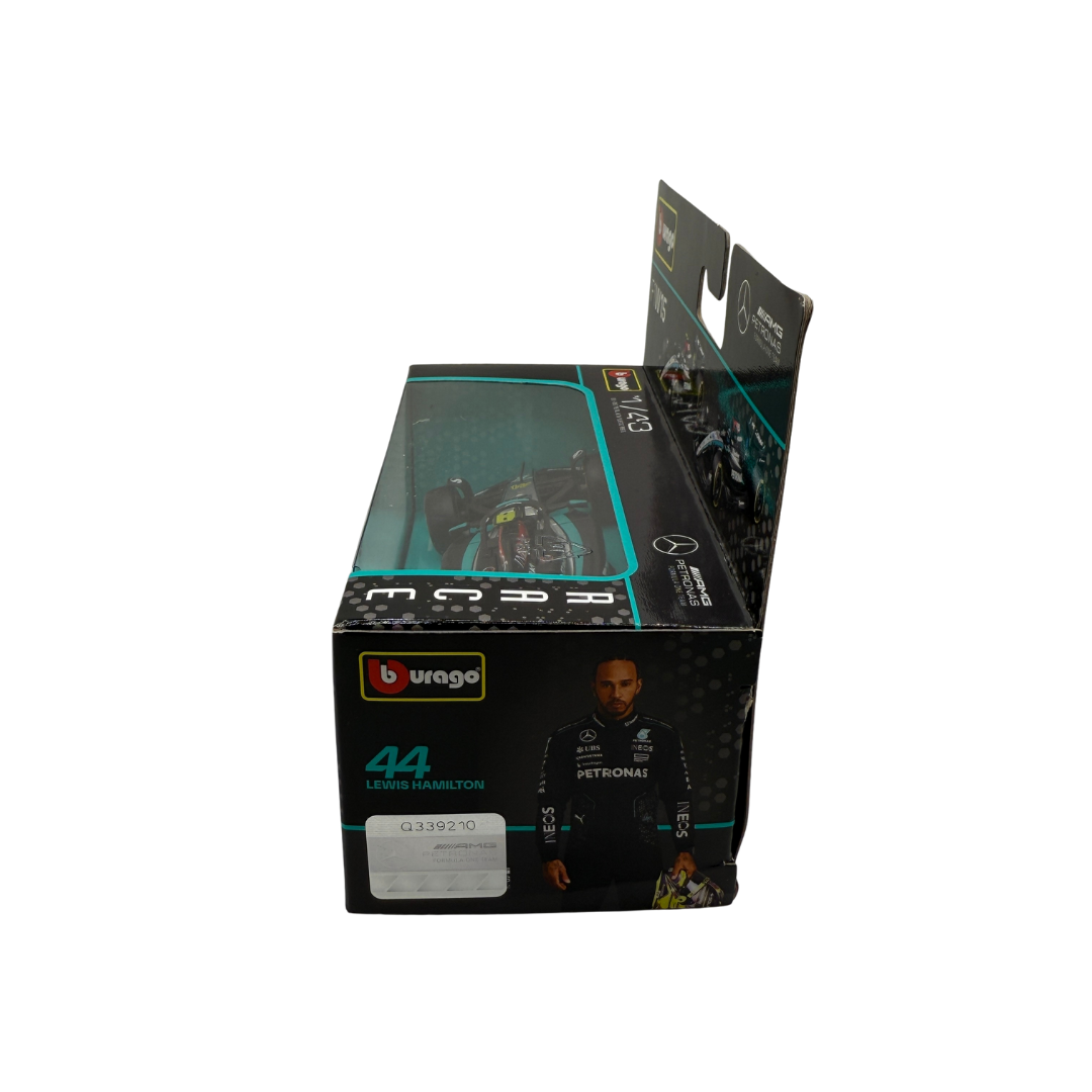 Bburago 1:43 Mercedes-AMG Petronas F1 W15 – Die-Cast Model – Lewis Hamilton / George Russell – Formula 1 Collectible